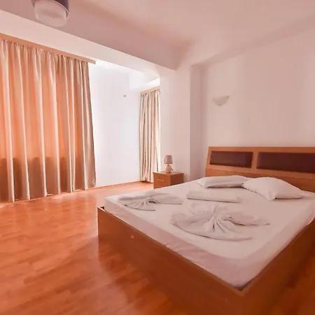 Michael Barrels Apartments *